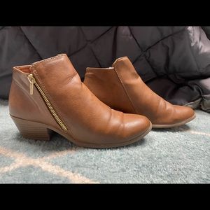 American Eagle size 7 cognac brown booties with side zipper